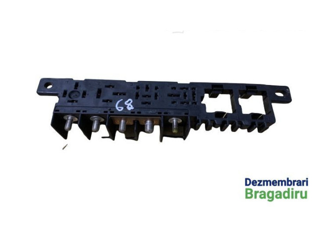 Блок предохранителей    Audi A6 S6 C5 4B    