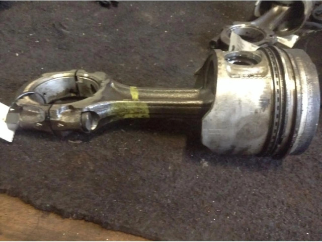 Поршень с шатуном Nissan Patrol 260