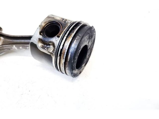 Поршень с шатуном Skoda Octavia Mk2 (1Z)