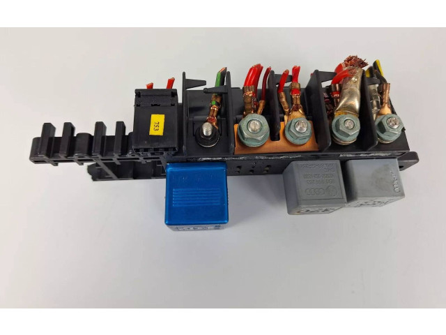 Блок предохранителей  8L0941822A   Audi A6 S6 C5 4B    