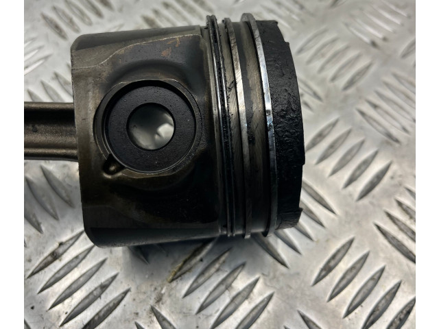  Поршень с шатуном  81L79, 81L79  Volvo V70  