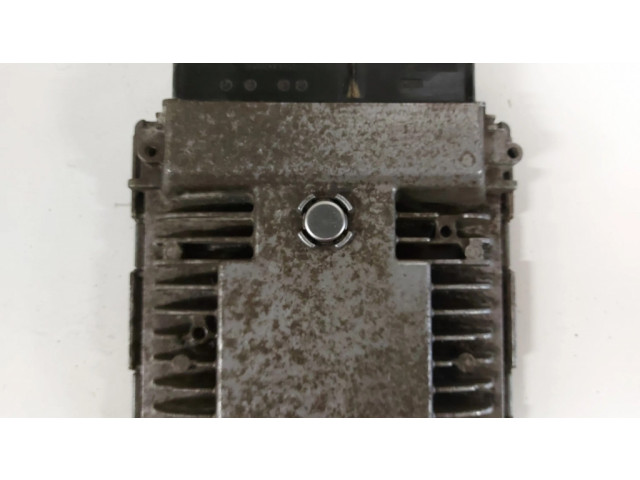 Блок управления двигателя 03F906070JJ Skoda Yeti (5L)