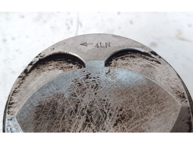 Píst Subaru Outback (BT)