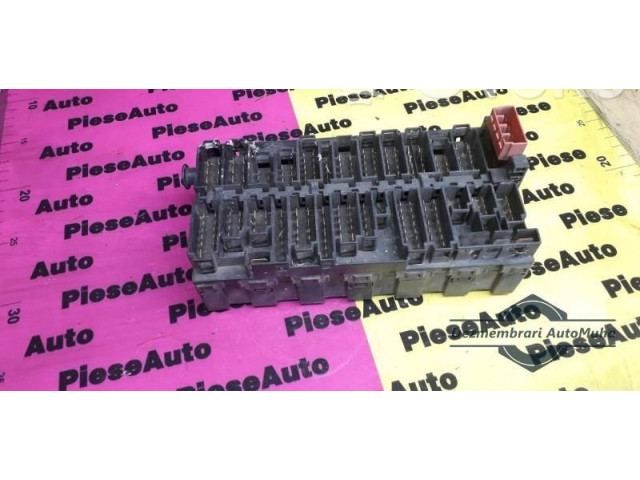 Блок предохранителей 357937039, 357937039.   Volkswagen Golf III    