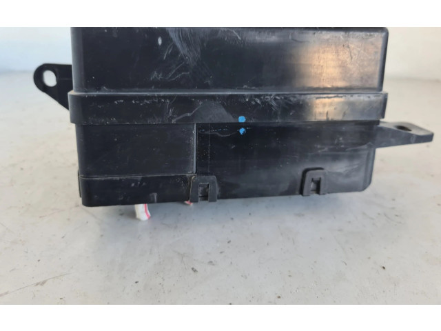 Блок предохранителей MR409811   Mitsubishi Montero    