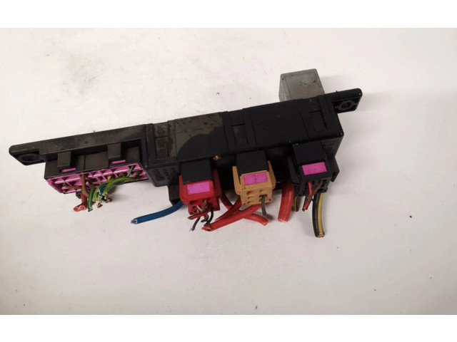 Блок предохранителей 8l0941822 Volkswagen Golf IV