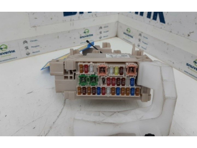 Блок предохранителей 827300H030, B000984080 Peugeot 108