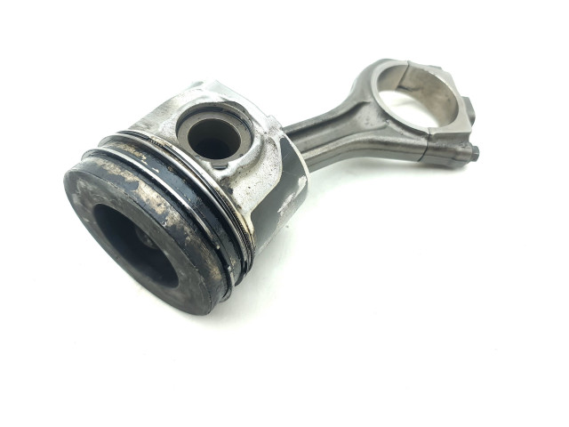 Поршень с шатуном 204DT Land Rover Discovery Sport