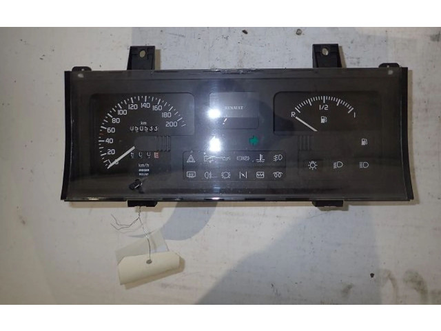 Панель приборов Renault Clio I