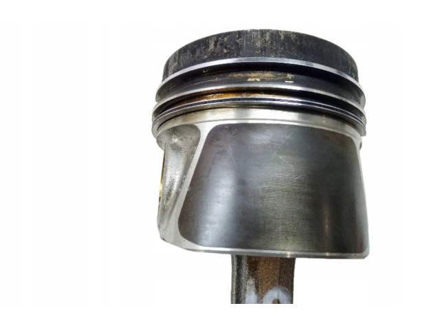 Поршень с шатуном TDI Skoda Octavia Mk3 (5E)