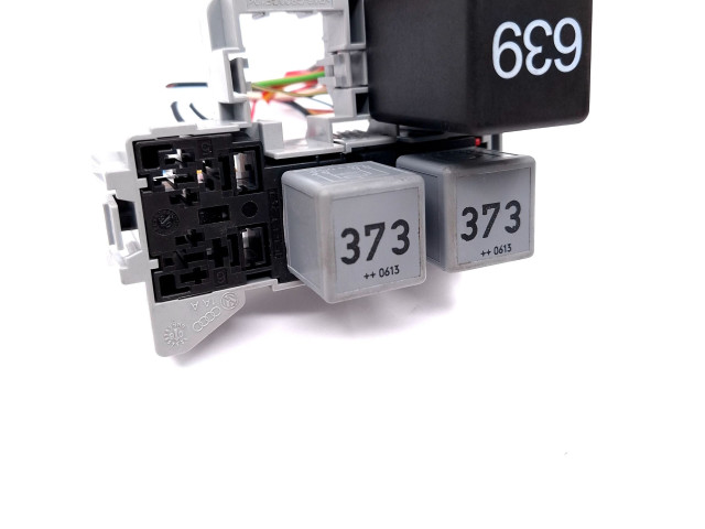   Pojistková skříňka 0281003029, 8D0951253A   Audi Q7 4L 2006