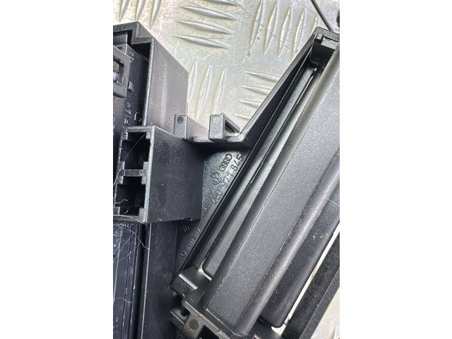   Pojistková skříňka 4E0906230   Audi Q7 4L 2014