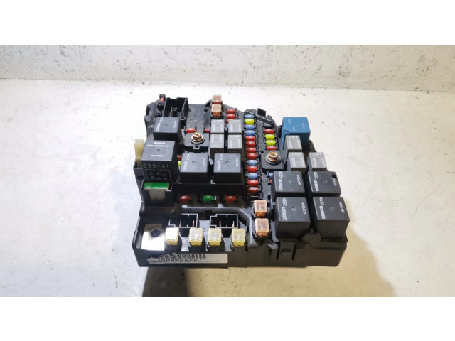 Блок предохранителей 25743733   Cadillac CTS    