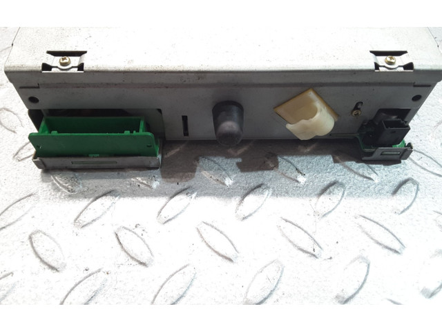 Радио/ проигрыватель CD/DVD / навигация