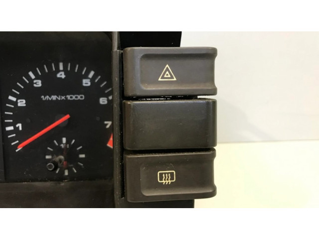 Панель приборов 81117185, 88471064   Audi 80 90 B2       