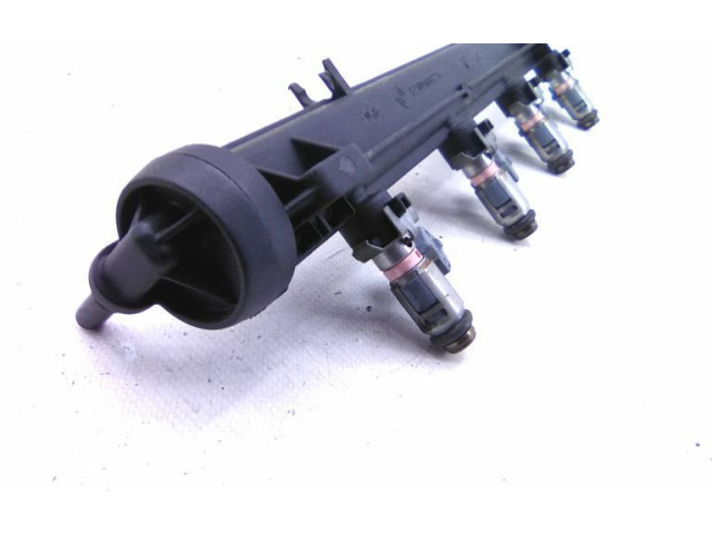 Топливная рампа 8200051963   Renault Clio II  