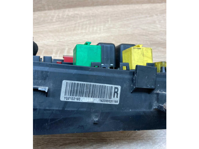 Блок предохранителей YQE102190, 142330031198 Rover 620