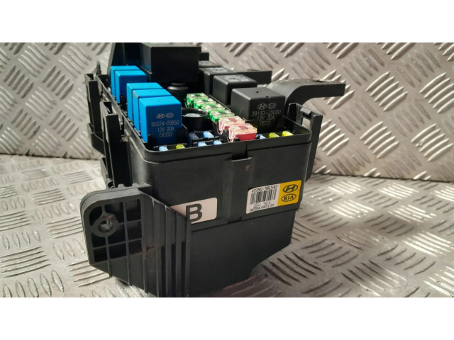 Блок предохранителей  919503K540   Hyundai Sonata    