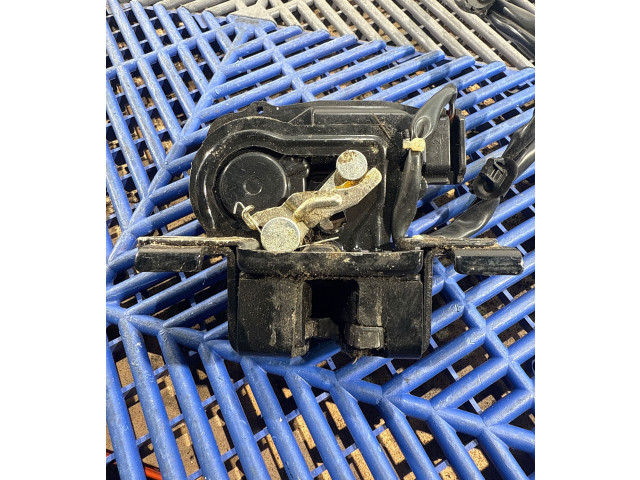 Zámek zadních dveří    Lexus CT 200H 2012