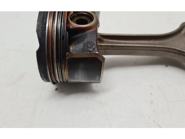 Поршень с шатуном 05E, 05EAB Skoda Kodiaq для бензинового двигателя 1.5