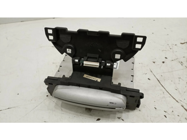 Радио/ проигрыватель CD/DVD / навигация