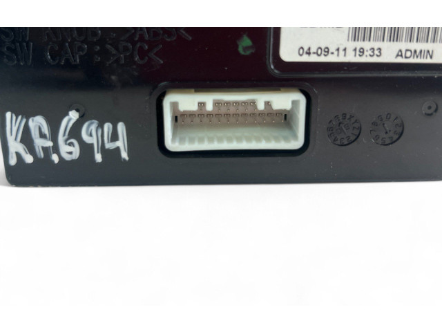 Дисплей    957101H700   KIA Ceed