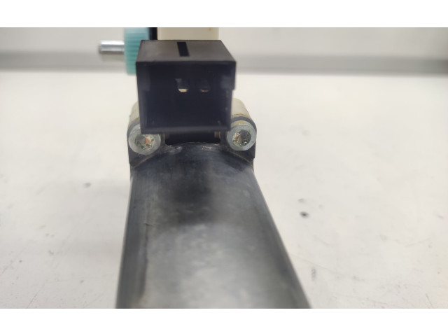 Передний двигатель механизма для подъема окон