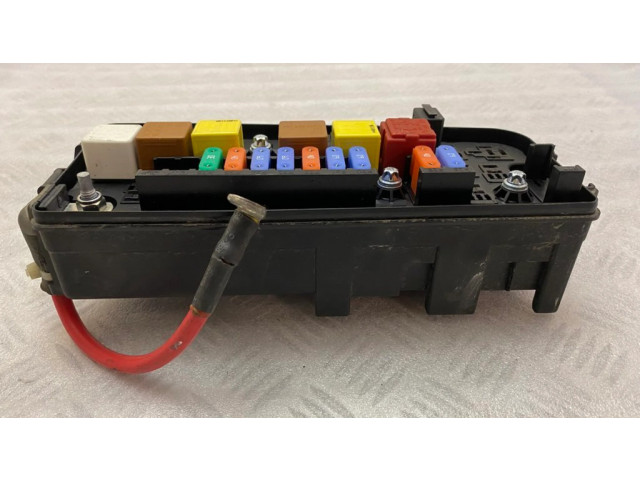 Pojistková skříňka 13144710, 519067011 Opel Vectra C 2004