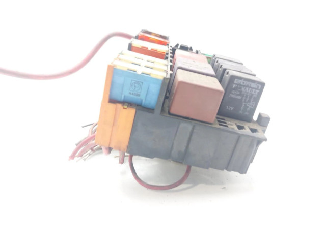 Блок предохранителей 8200029342   Renault Scenic I    