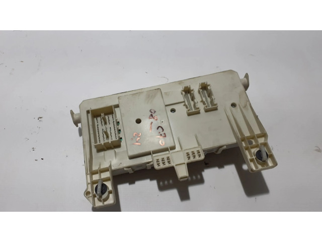 Блок предохранителей 30765471 Volvo C70