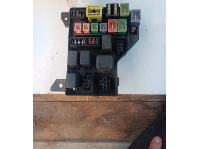 Блок предохранителей Mitsubishi Carisma