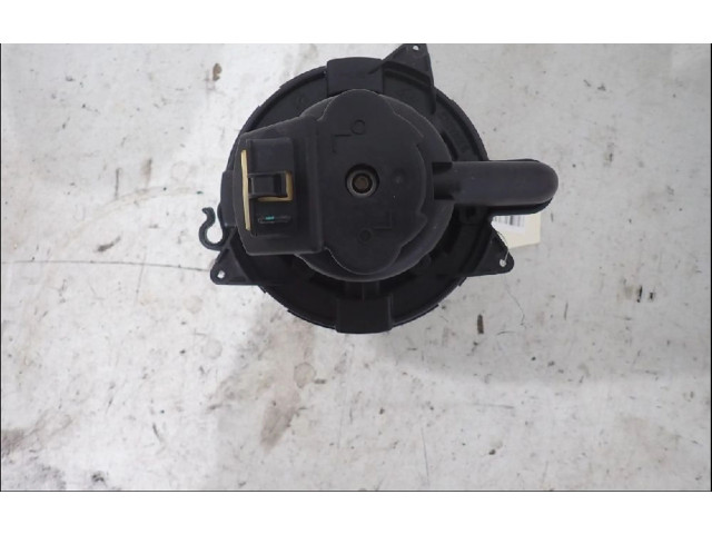 Вентилятор печки 272107379R Dacia Sandero