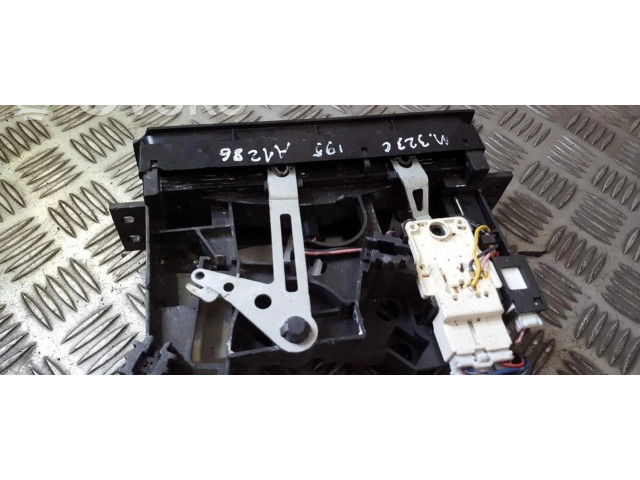 Блок управления климат-контролем Mazda 323