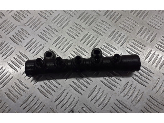 Топливная рампа Toyota Corolla Verso E121