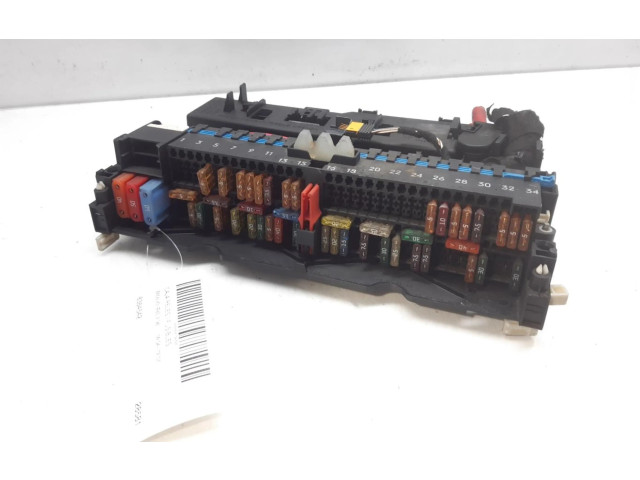Блок предохранителей 8364542   BMW X3 E83    