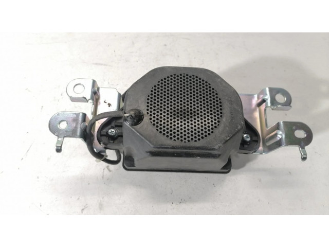 Громкоговоритель в панели