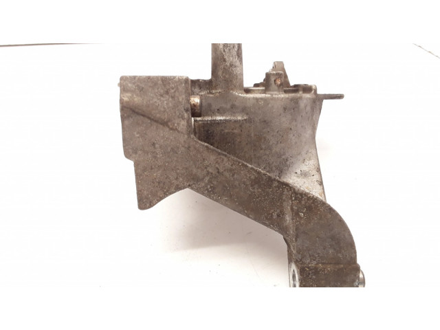 Кронштейн топливного насоса