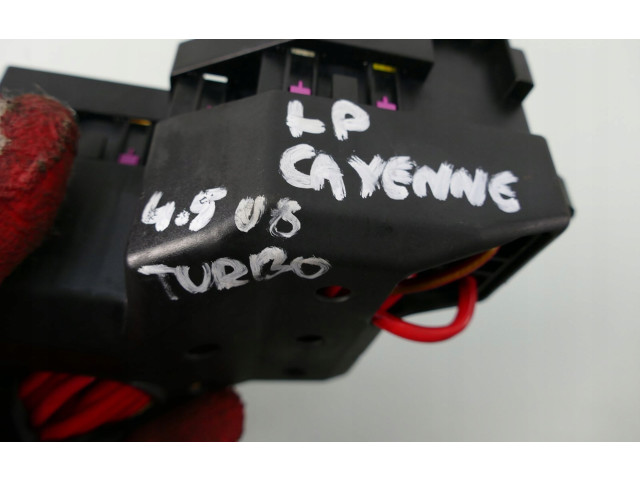 Pojistková skříňka 7L0941828B Porsche Cayenne (9PA) 2005