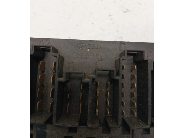 Блок предохранителей  357937039   Volkswagen Transporter - Caravelle T4    