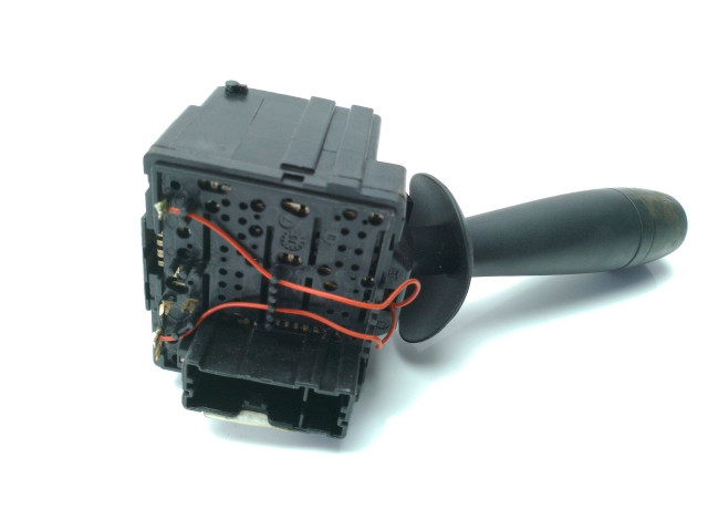 Ручка стеклоочистителей 8201168008, 681727472R Dacia Sandero II