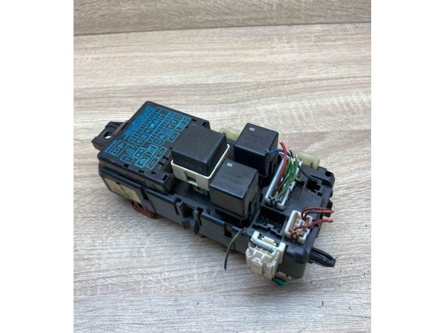 Блок предохранителей MB953355, 0K080231 Mitsubishi Carisma