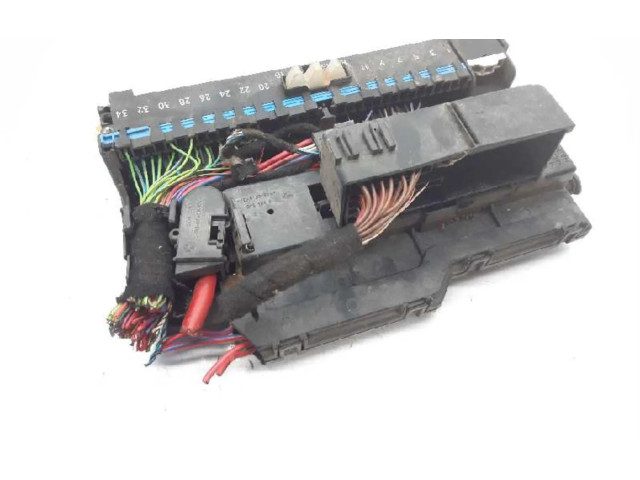 Блок предохранителей 8364542   BMW X3 E83    