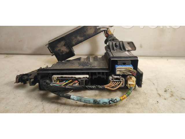 Блок предохранителей 8266253060 Lexus IS 220D-250-350