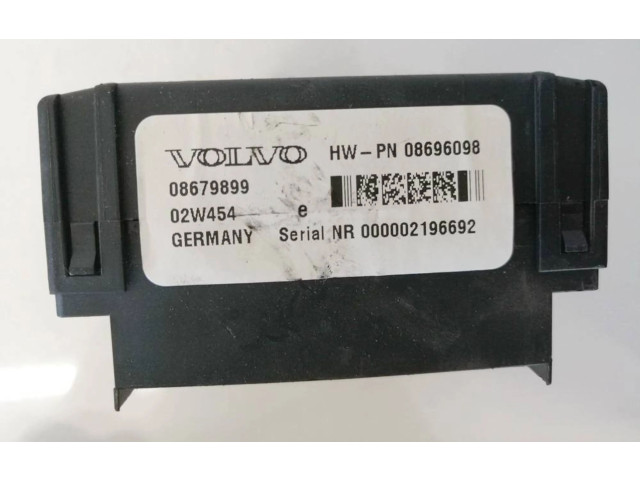 Блок предохранителей  08679899, 08696098   Volvo S70  V70  V70 XC    