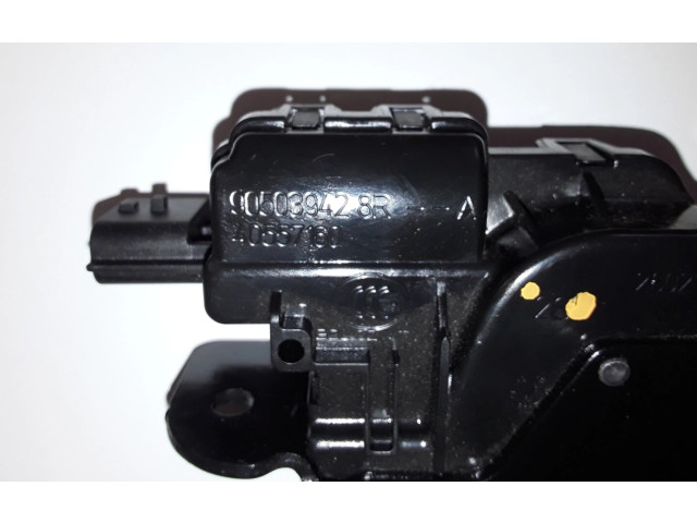 Zámek zadních dveří 905039428R Nissan Micra K14 2018