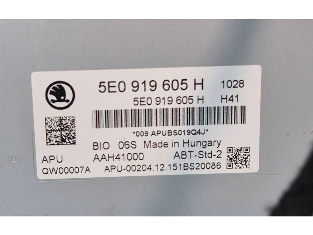 Дисплей    5E0919605H, QW00007A   Skoda Octavia Mk3 (5E)