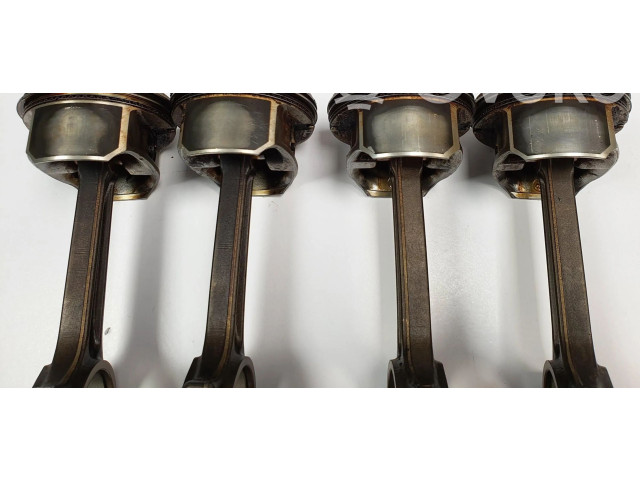  Поршень с шатуном  04777716AA  Mini One - Cooper R50 - 53  