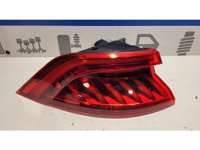 Задний фонарь в кузове