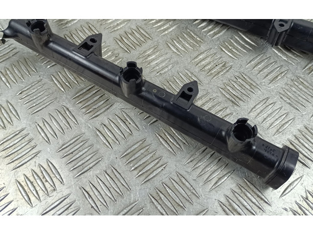 Топливная рампа 05281428AA   Jeep Grand Cherokee WL  