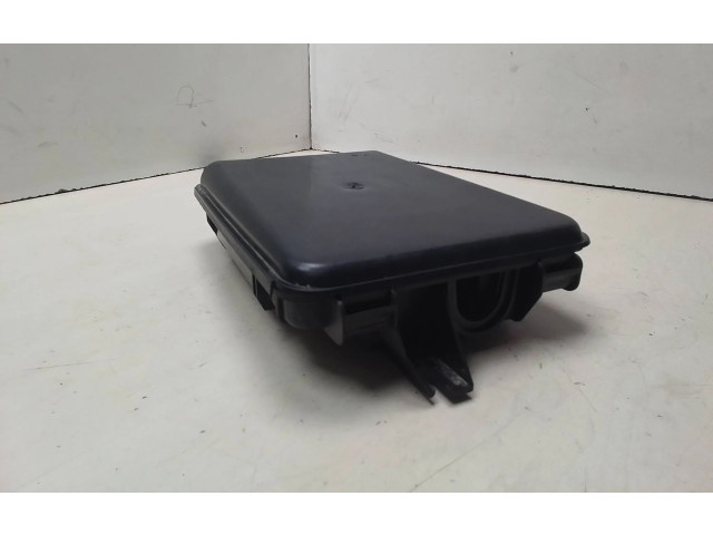 Блок предохранителей Skoda Superb B5 (3U)